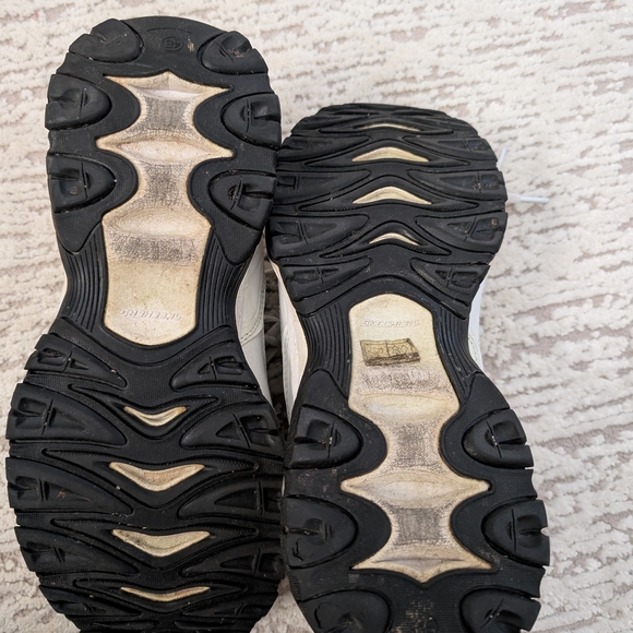 White, Black, Navy Skechers Men's Size 9.5 SN50127 EWW color WNV w Arch Support - Picture 8 of 17